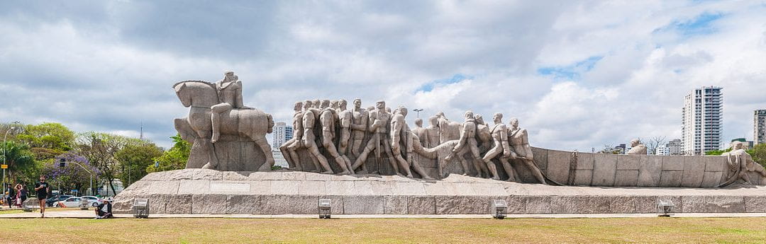 When Decolonization Meets an Immovable Monument