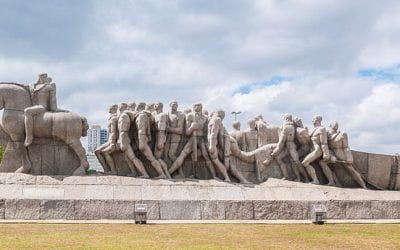 When Decolonization Meets an Immovable Monument